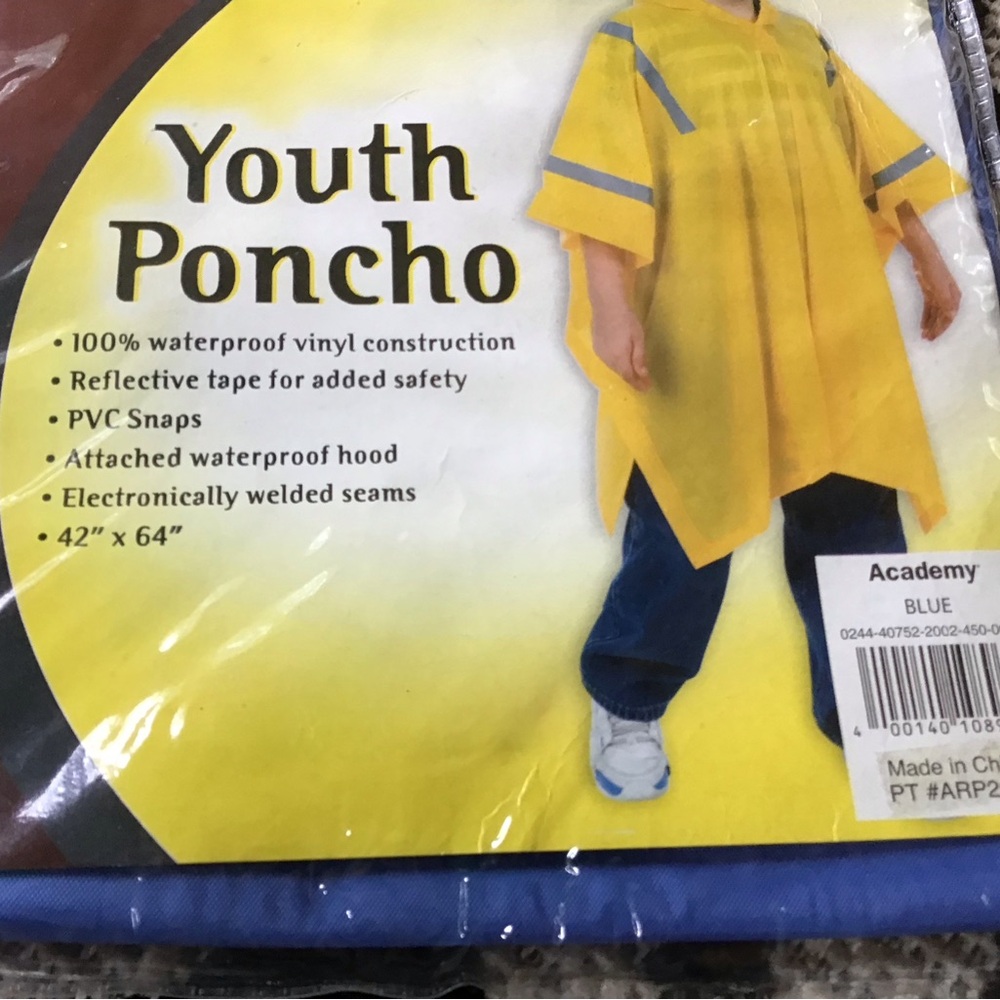 NEW Big Boys Hooded Youth Poncho (Medium?) & (5) Crew Socks (Sz 3- 9) - Picture 5 of 8